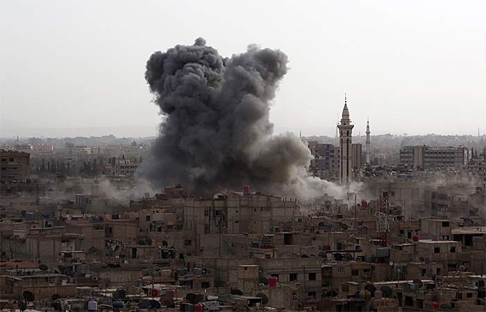 Утверждается, что это — результат удара правительственных войск по занятому антиправительственными боевиками городку Дума к югу от Дамаска. Фото: AFP / EAST NEWS